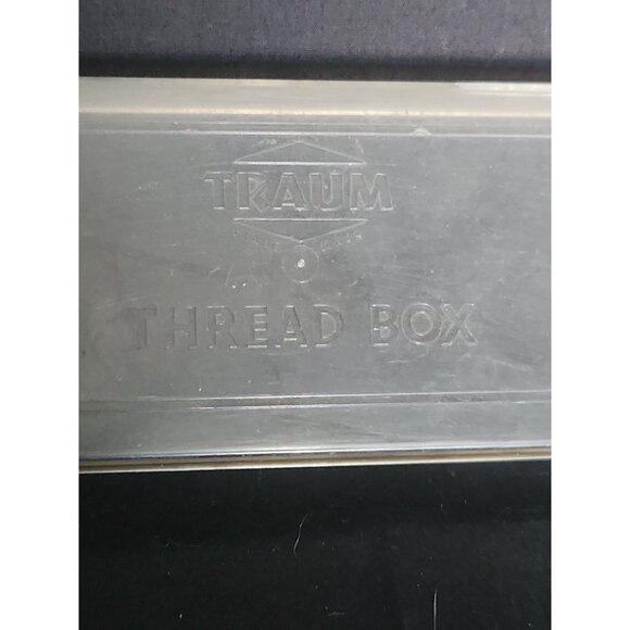 Vintage Traum Plastic Sewing Thread Holder With 8 Wooden Spools Craft Storage - Picture 2 of 8